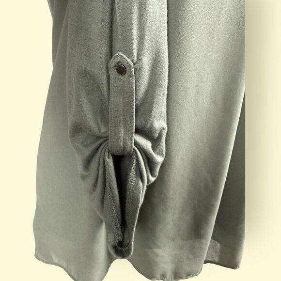 BOBEAU Olive Green Mixed Media V-neck Blouse with Roll-tab Sleeves | Size L - Picture 3 of 5